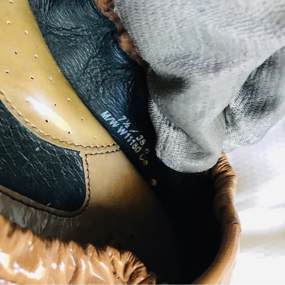 Born Brown Shoes - Picture 7 of 11